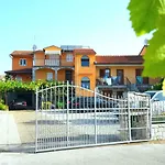 Josipa בית הארחה רוביני